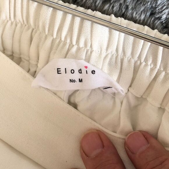 Elodie Pleated Shorts size M. White gently used - Picture 4 of 6